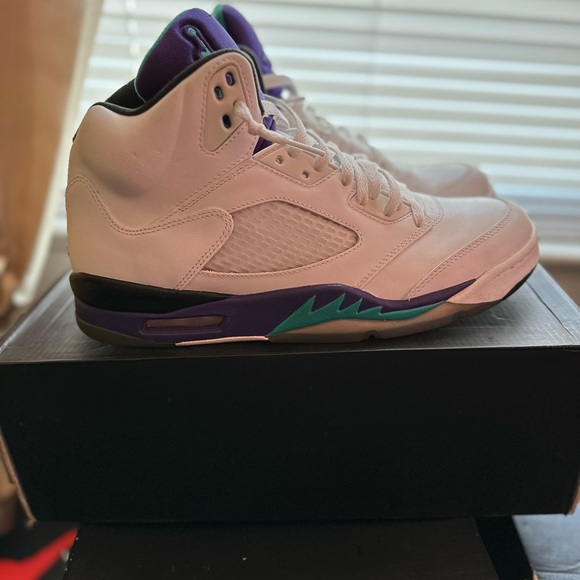 Air Jordan Retro 5 - Picture 3 of 3